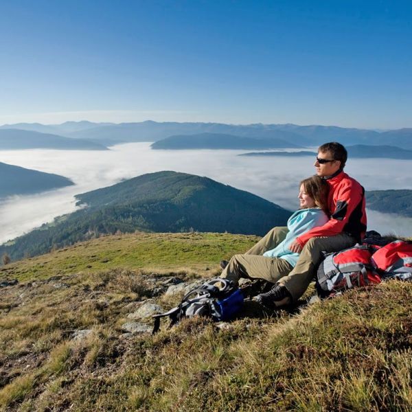 Rast am Gipfel nach einer Wanderung zum Gumma