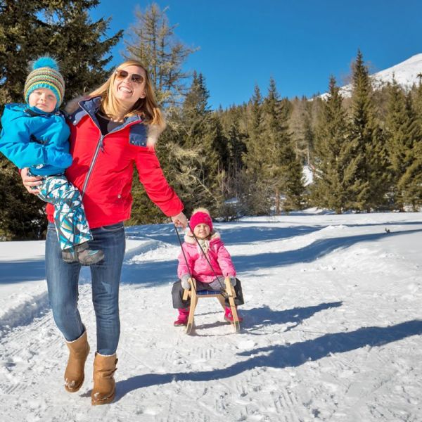 Winterspaziergang mit der ganzen Familie